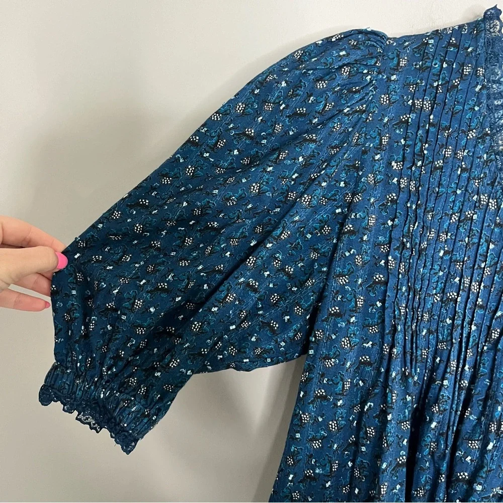 Hunter Bell Mia Puff Sleeve Lace Trim Blue Floral Print Top Women's Medium - Picture 6 of 8